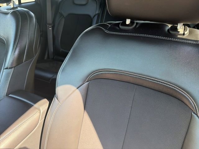 Used 2023 Jeep Grand Cherokee Altitude AWD/4WD image 15