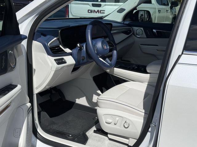Used 2025 Buick Enclave Avenir image 8