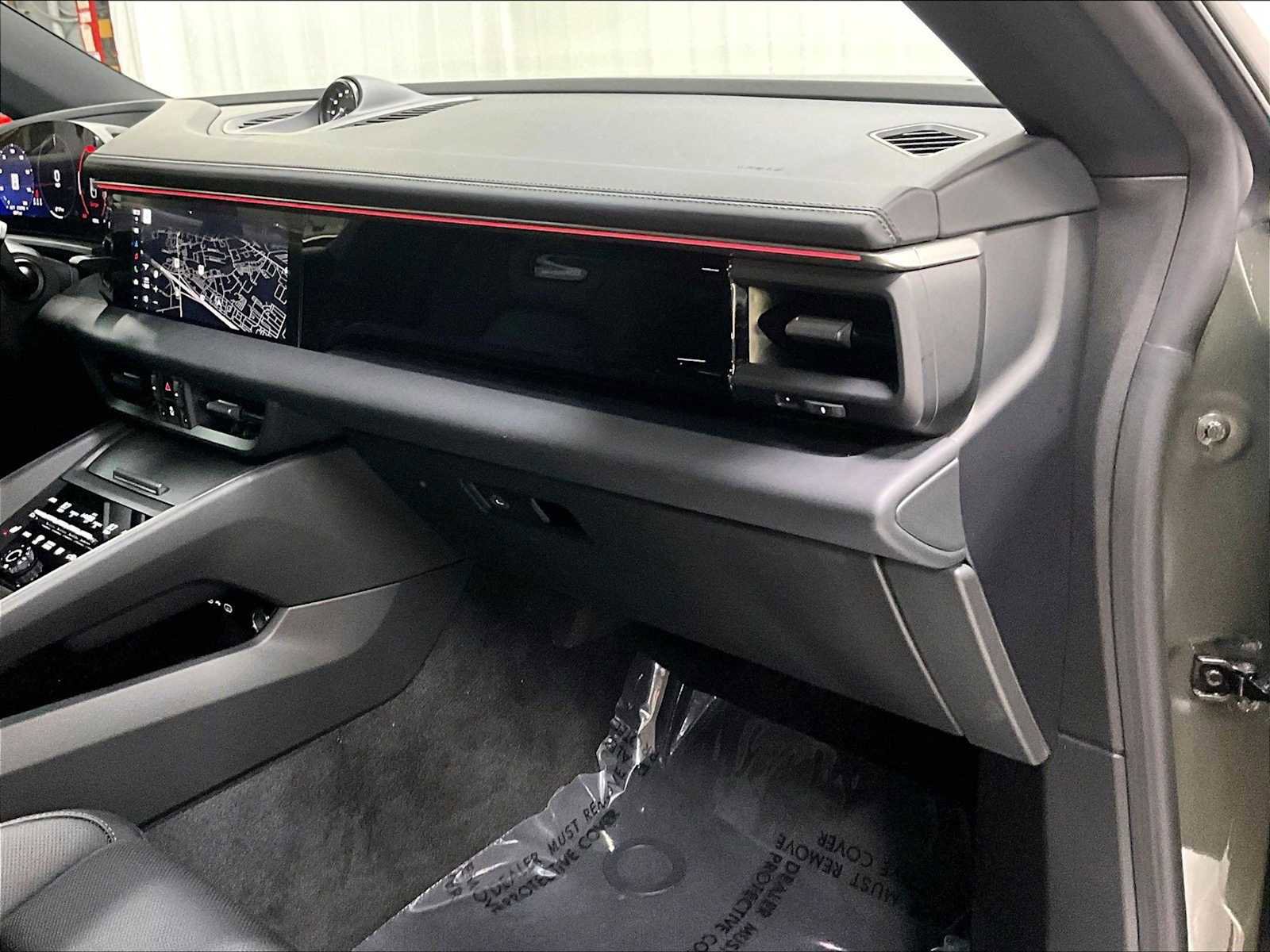 Used 2025 Porsche Macan 4 Electric image 28