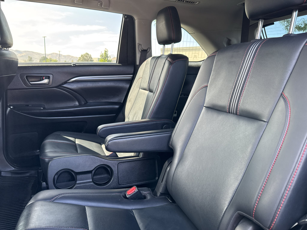 Used 2019 Toyota Highlander SE AWD/4WD image 10