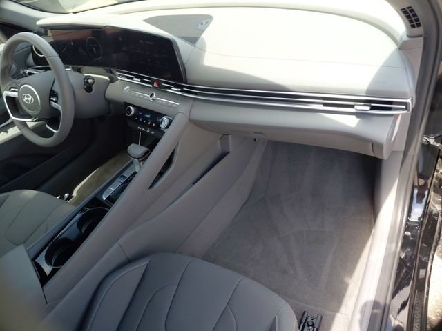 Certified 2026 Hyundai Elantra SEL FWD image 19