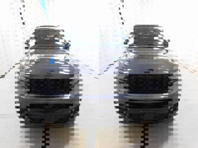 Used 2022 Jeep Grand Cherokee L Laredo image 4