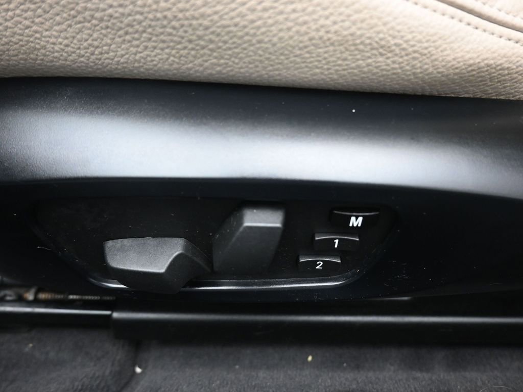 Used 2012 BMW 135i Convertible image 12