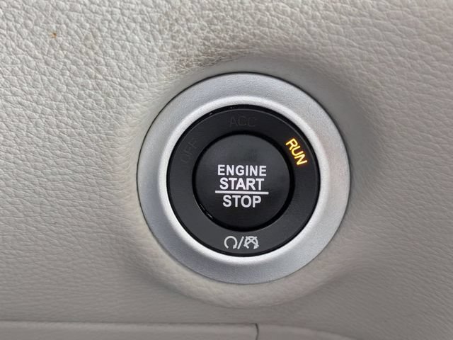 Used 2023 Chrysler Pacifica Touring-L FWD image 30