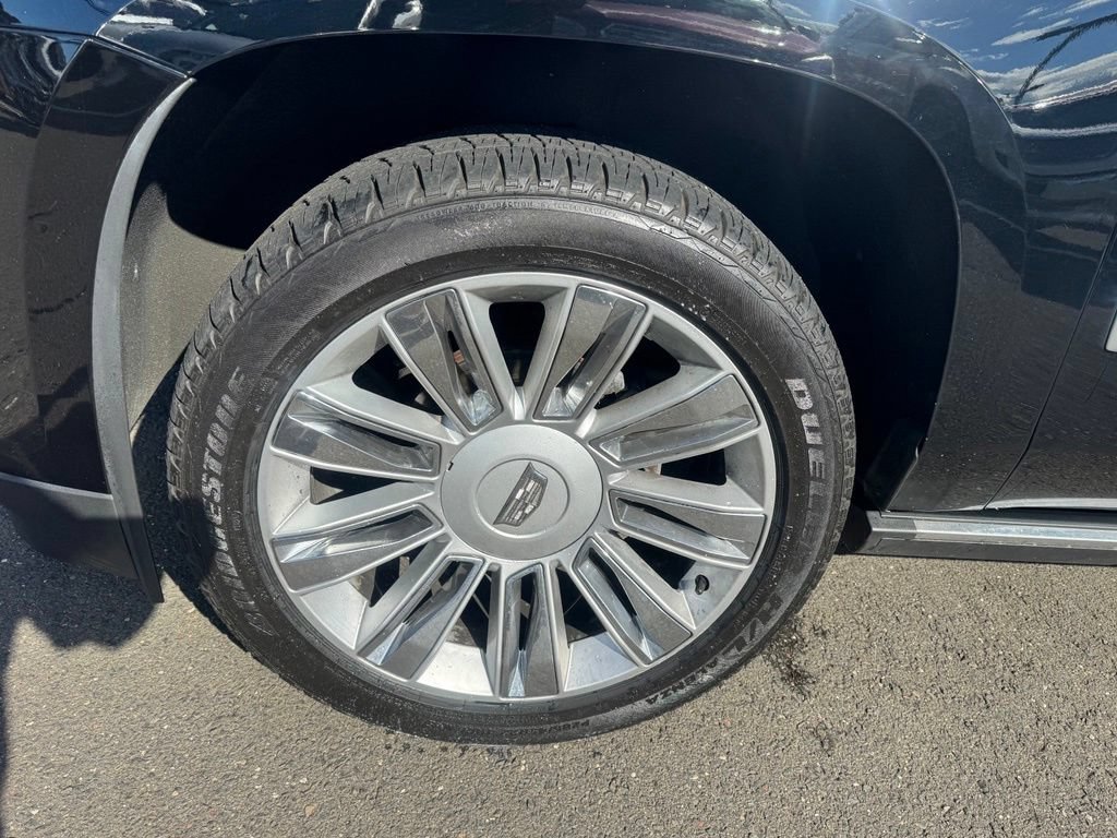 Used 2018 Cadillac Escalade Platinum AWD/4WD image 16
