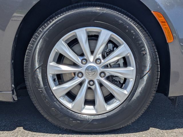 Used 2019 Chrysler Pacifica Touring-L FWD image 11