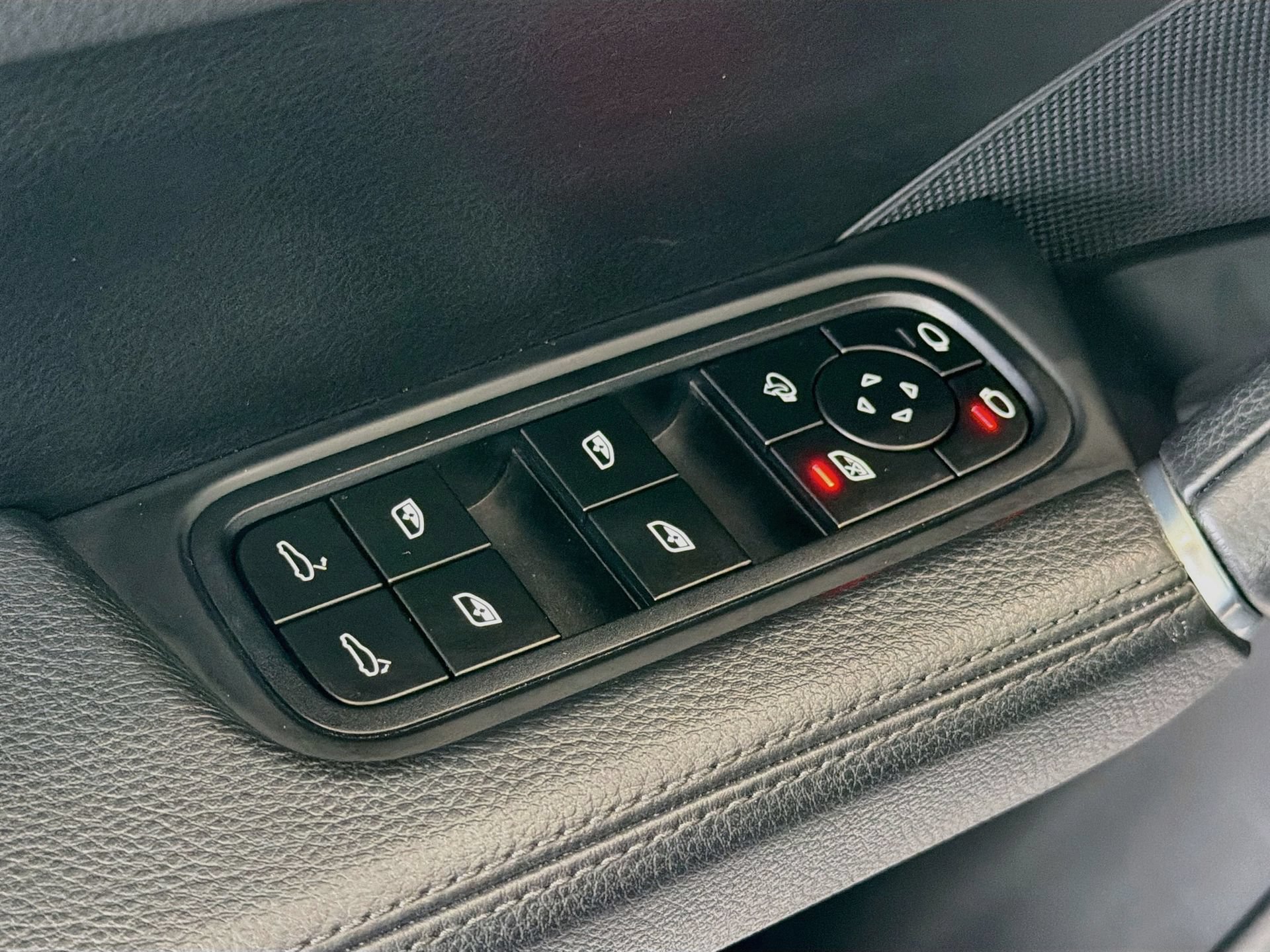 Used 2023 Porsche Cayenne AWD/4WD image 22
