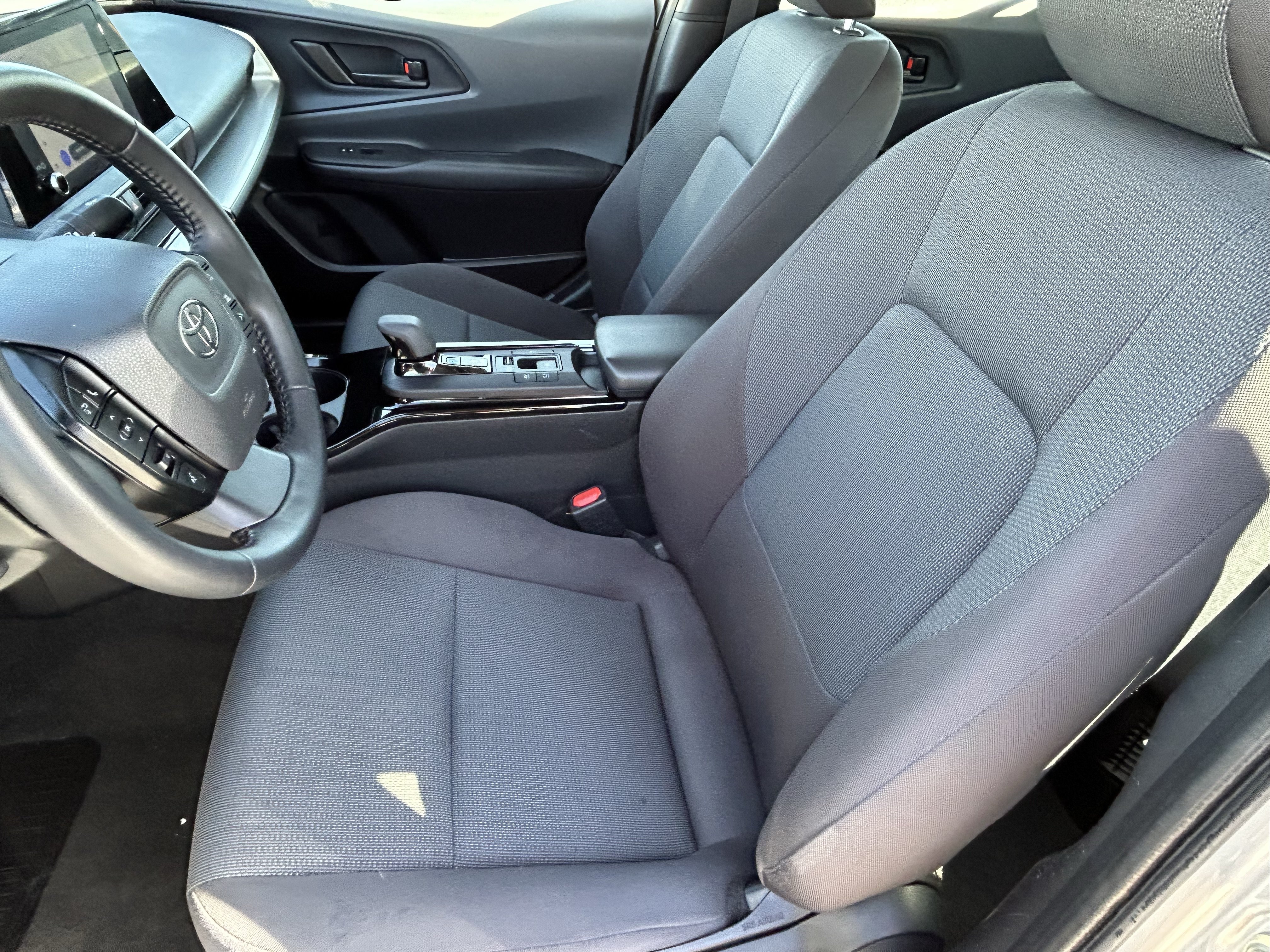 Certified 2025 Toyota Prius LE FWD image 14