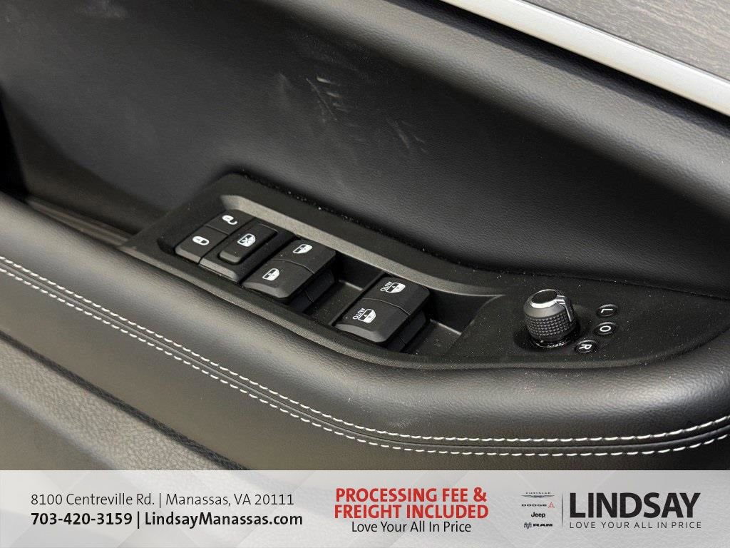 New 2025 Jeep Grand Cherokee Limited w/ Luxury Tech Group II image 34