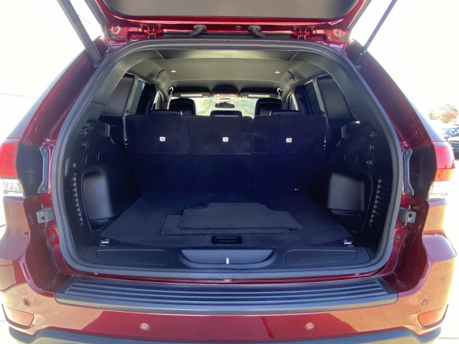 Used 2021 Jeep Grand Cherokee Laredo X image 8