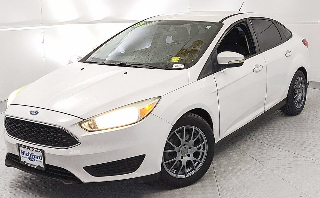 Used 2015 Ford Focus SE FWD image 6