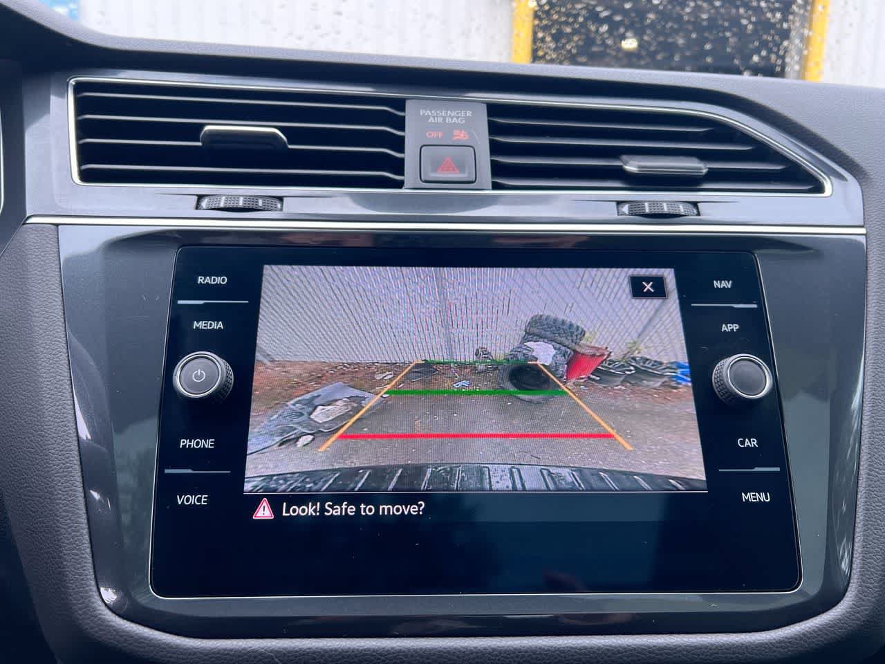 Used 2022 Volkswagen Tiguan SEL R-Line AWD/4WD image 17