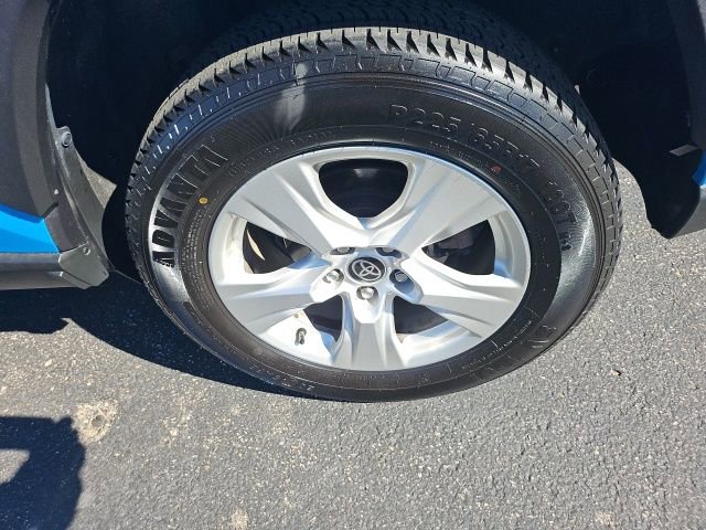 Used 2021 Toyota RAV4 XLE image 20