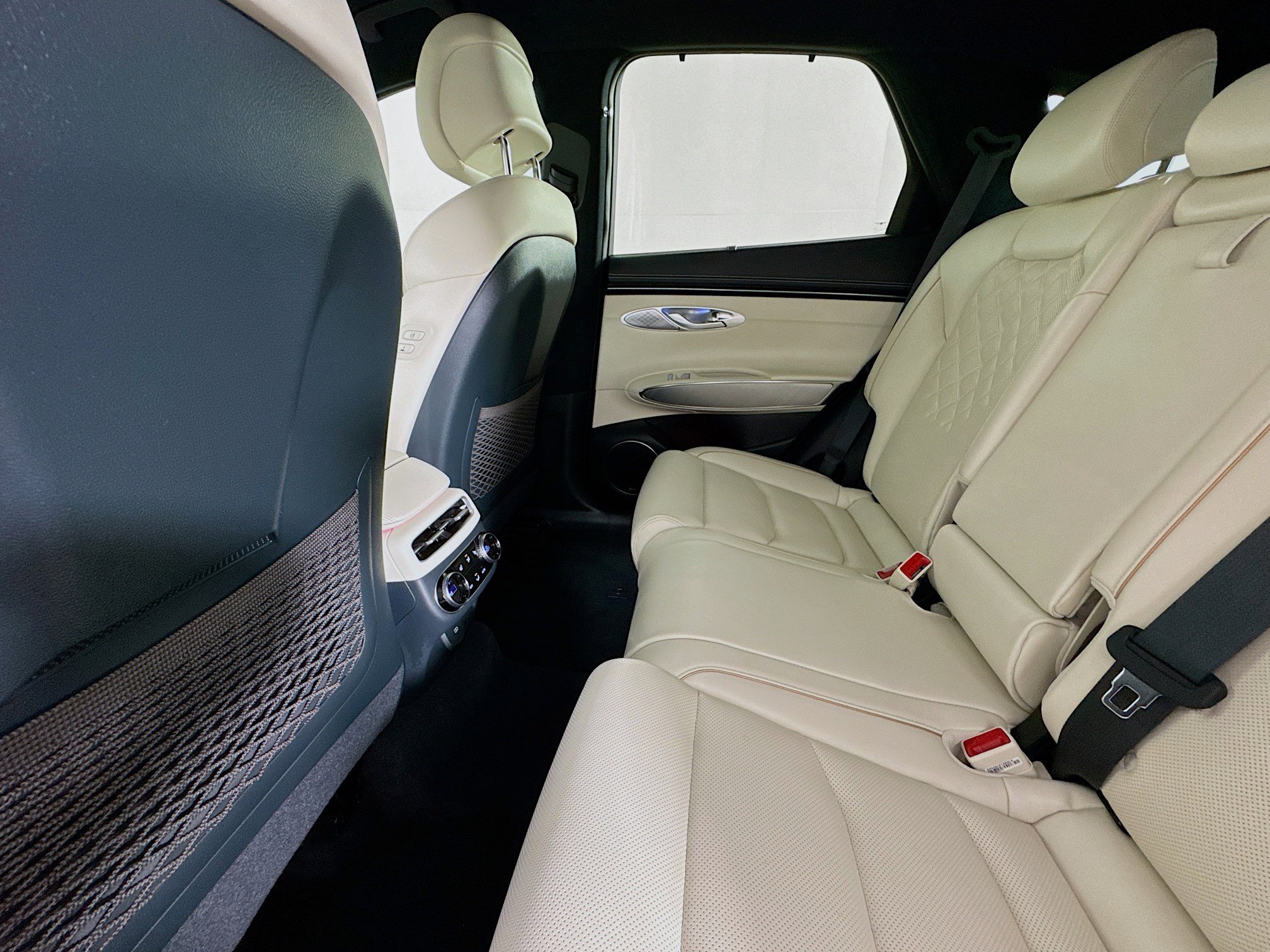 Used 2024 Genesis Electrified GV70 Advanced w/ Prestige Package image 24