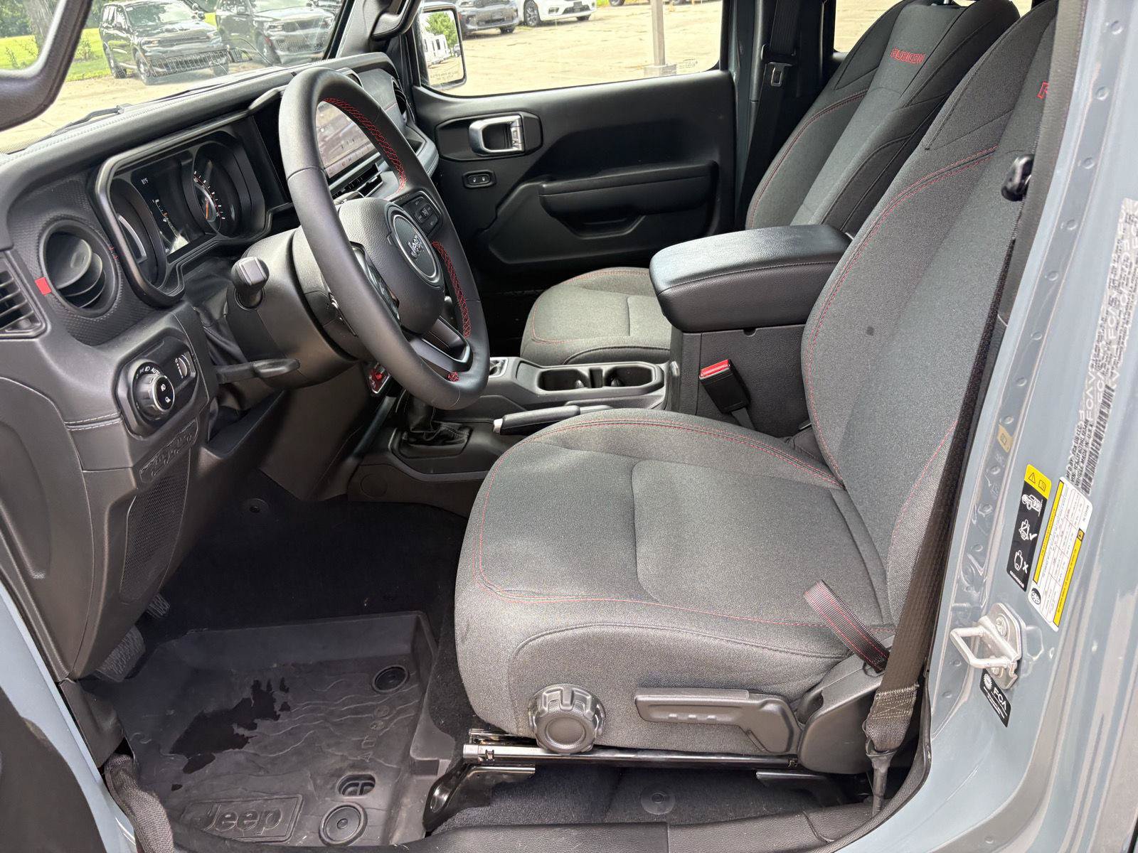 Used 2024 Jeep Gladiator Rubicon w/ Technology Group AWD/4WD image 4
