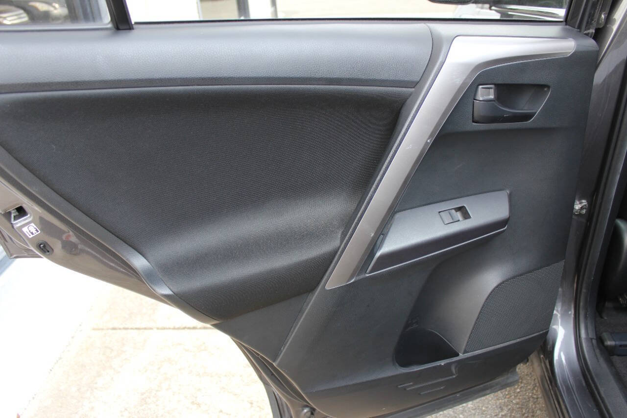 Used 2016 Toyota RAV4 LE image 14
