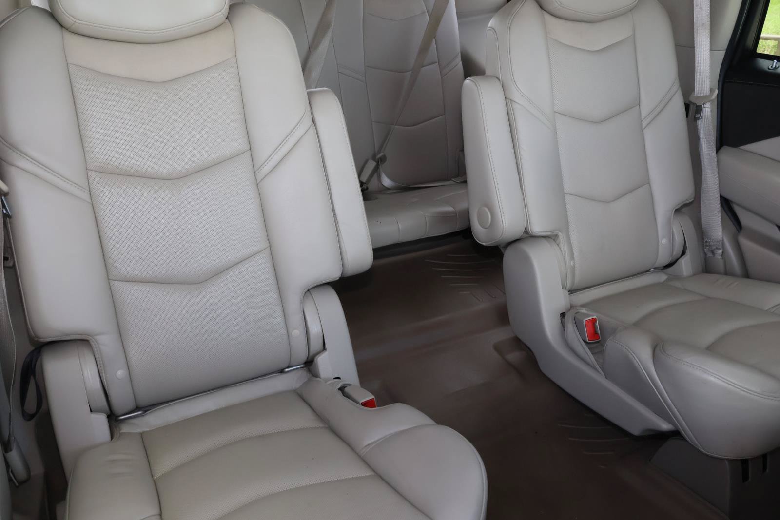 Used 2019 Cadillac Escalade Premium Luxury w/ LPO, Radiant Package RWD image 22