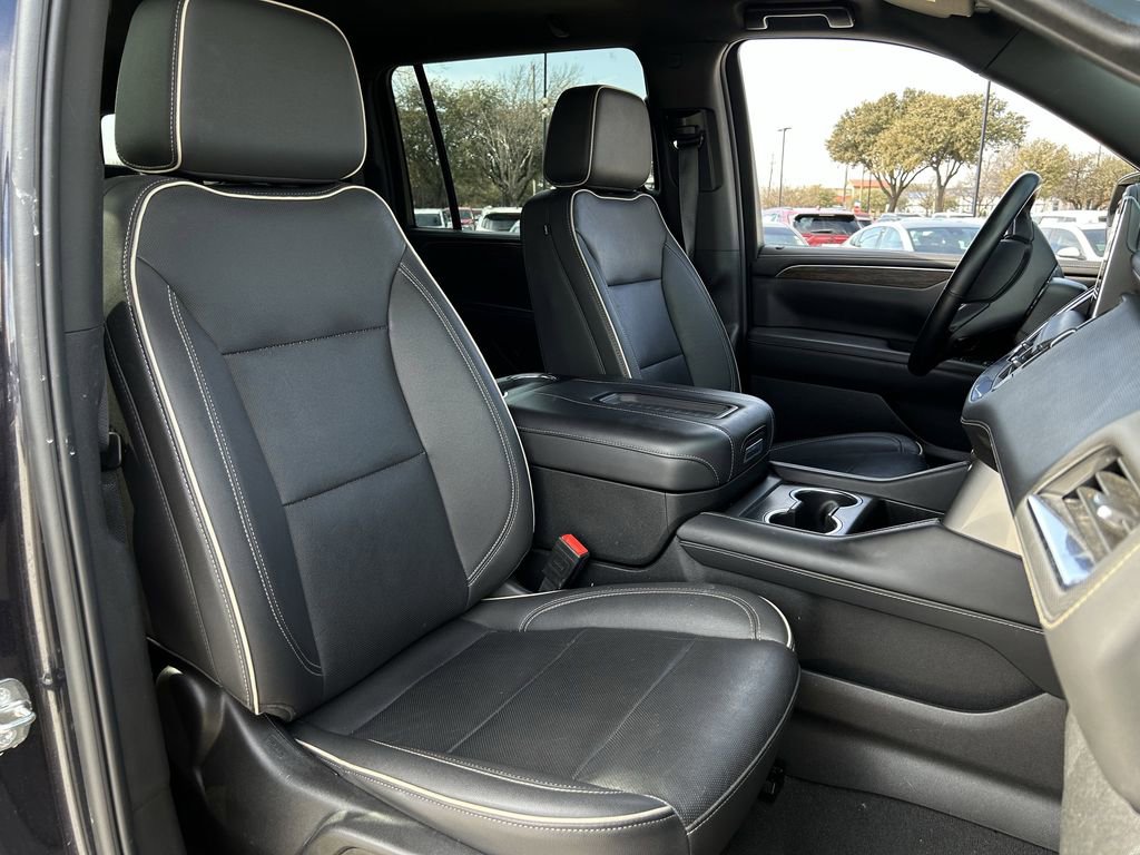 Used 2024 Chevrolet Suburban Premier AWD/4WD image 29