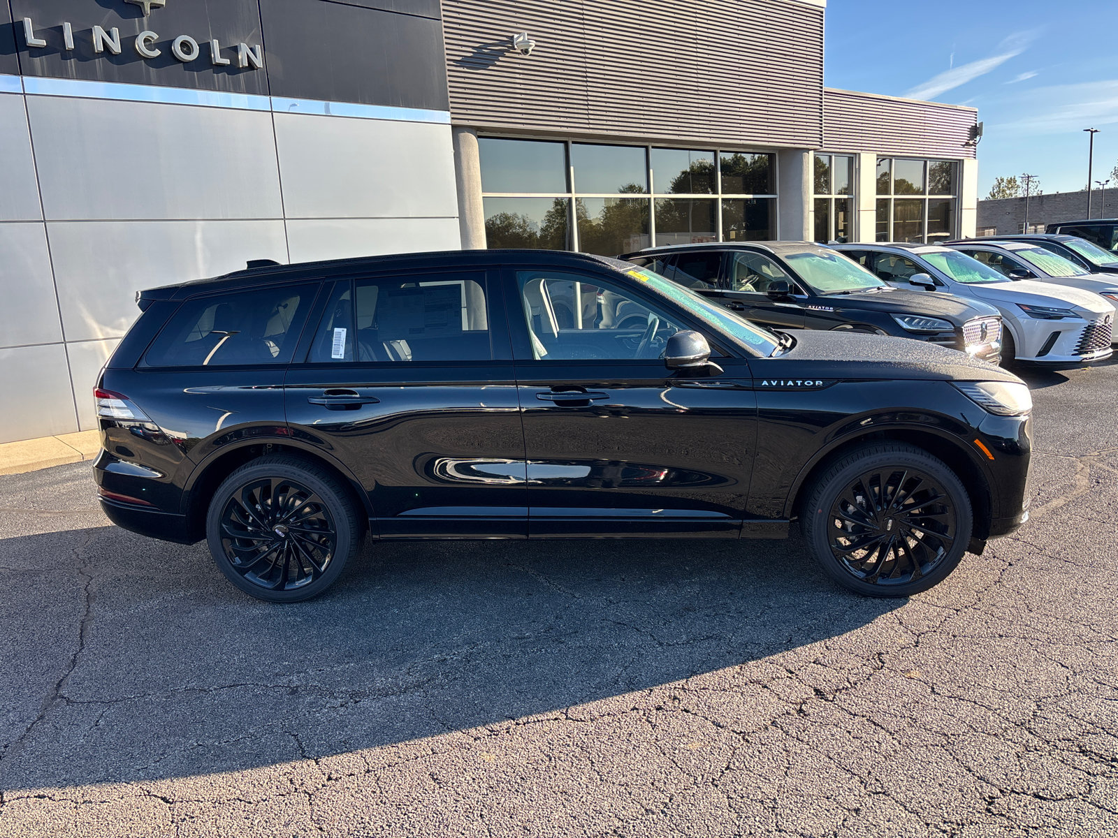 New 2027 Lincoln Aviator Reserve w/ Jet Appearance Package AWD/4WD image 8