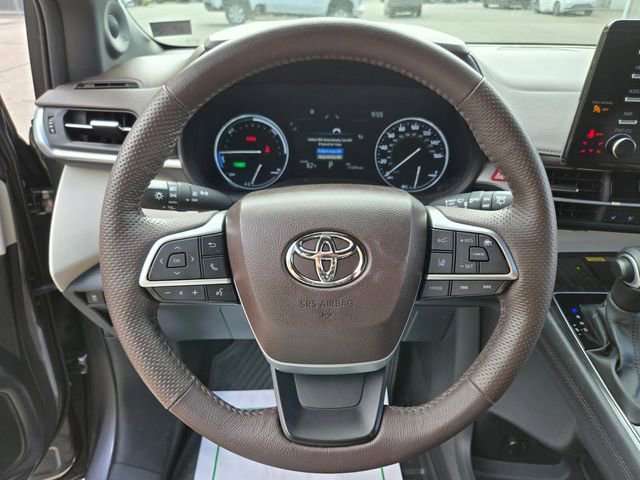 Used 2023 Toyota Sienna Platinum FWD image 30