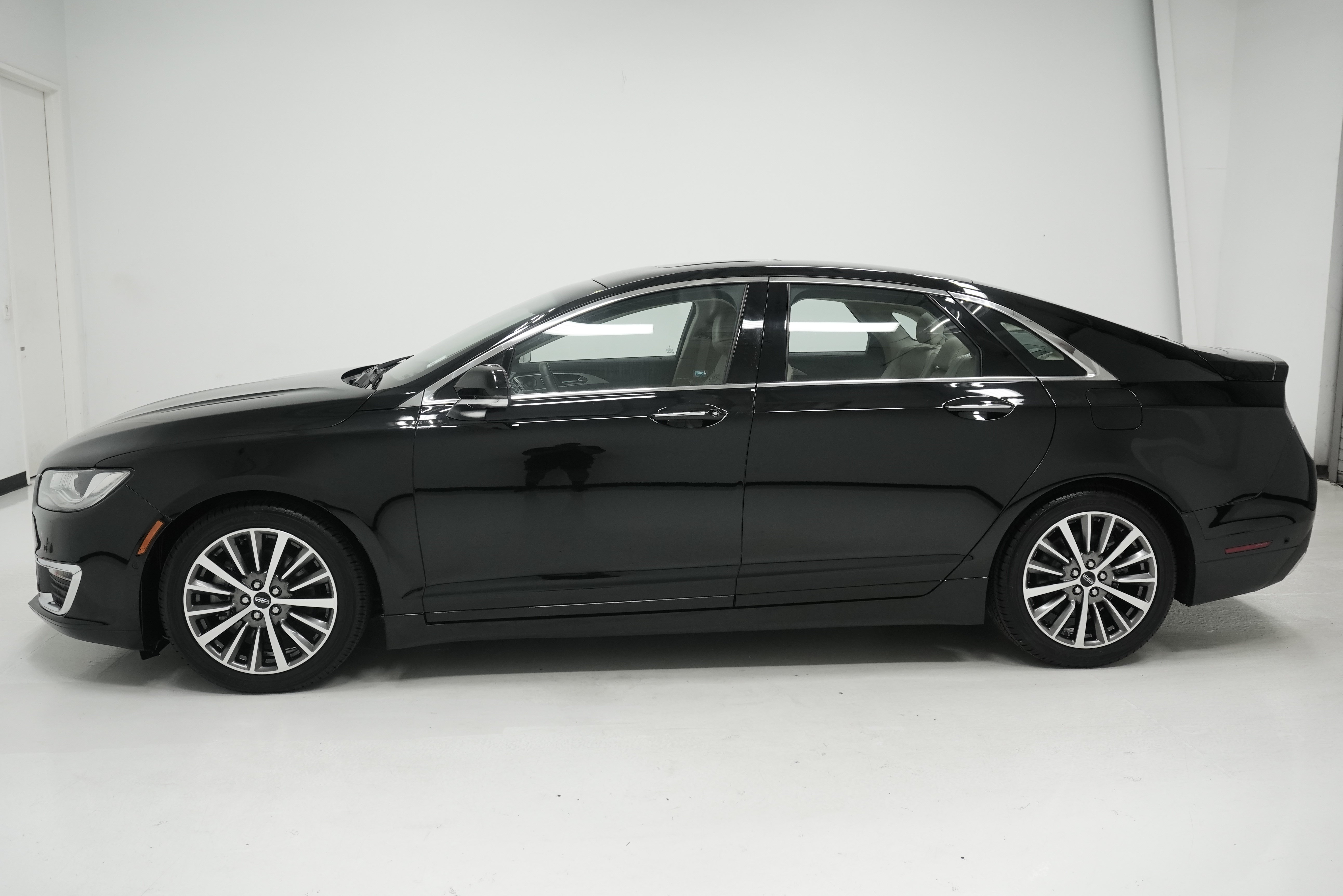 Used 2017 Lincoln MKZ Select w/ Technology Package FWD image 7