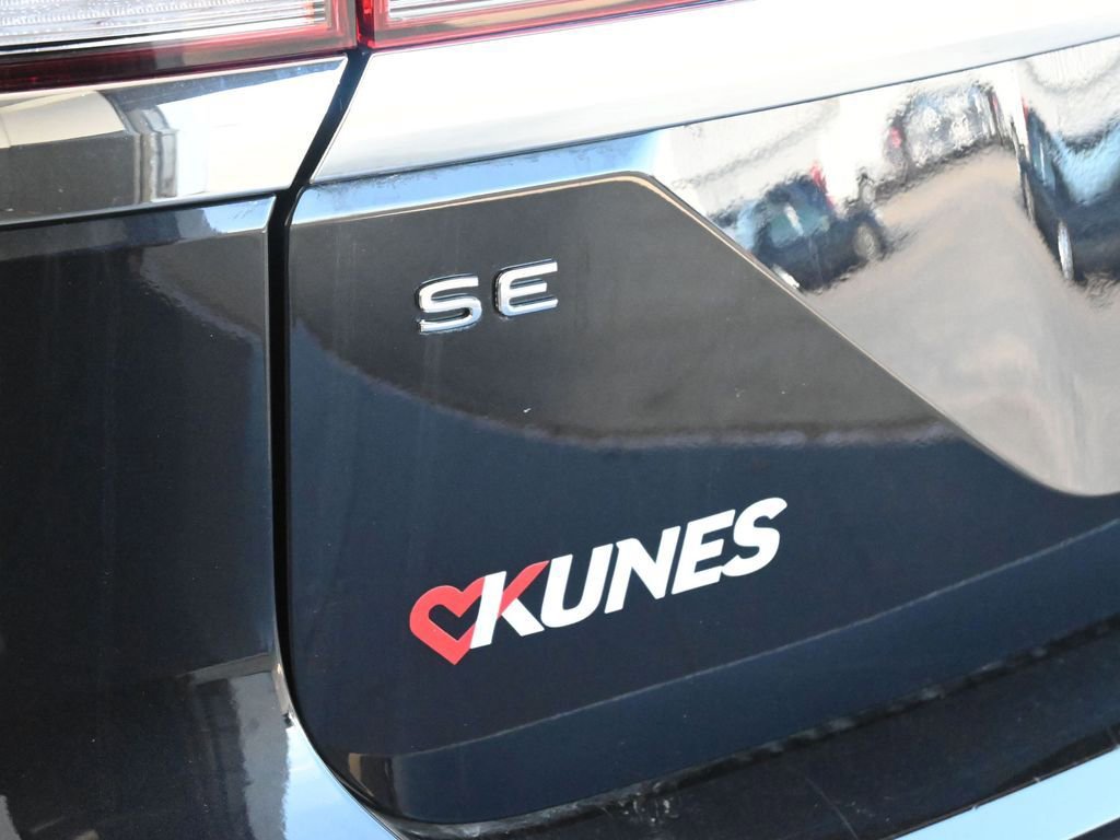 Used 2024 Volkswagen Atlas SE image 13