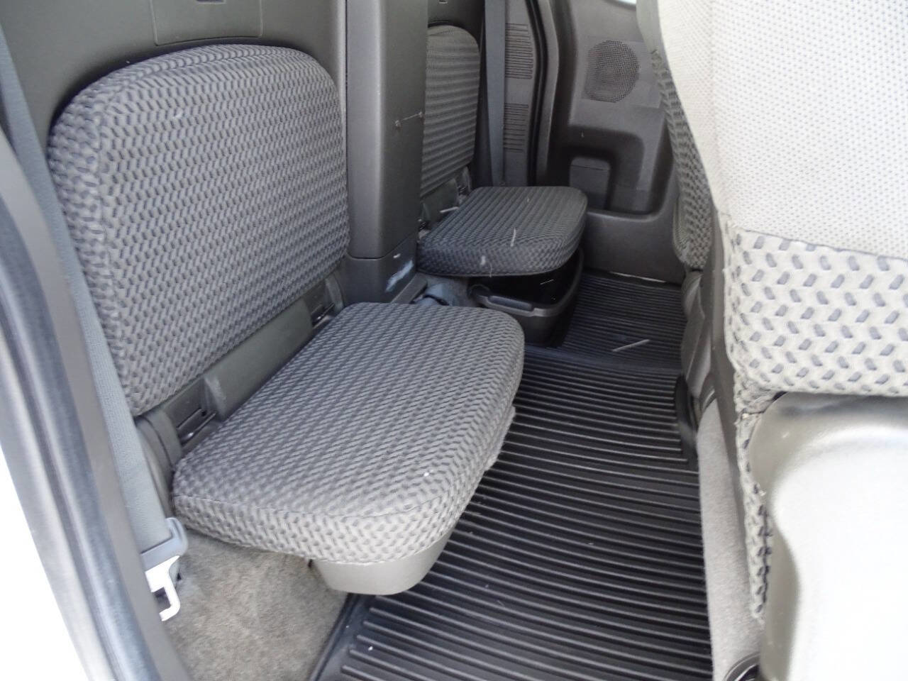 Used 2013 Nissan Frontier SV image 28