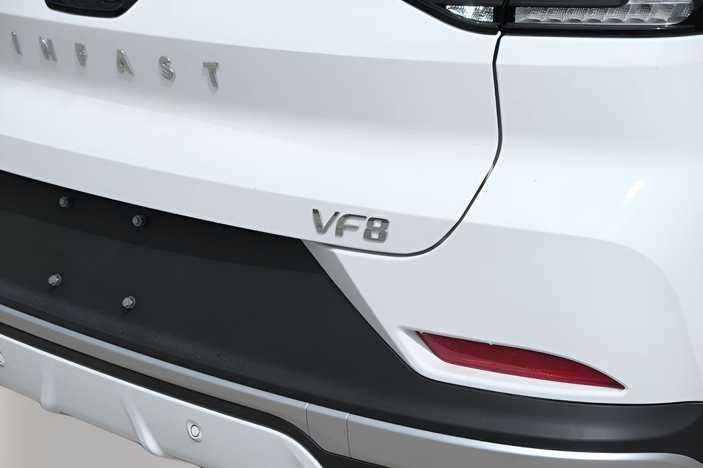 New 2025 VinFast VF 8 Eco image 36