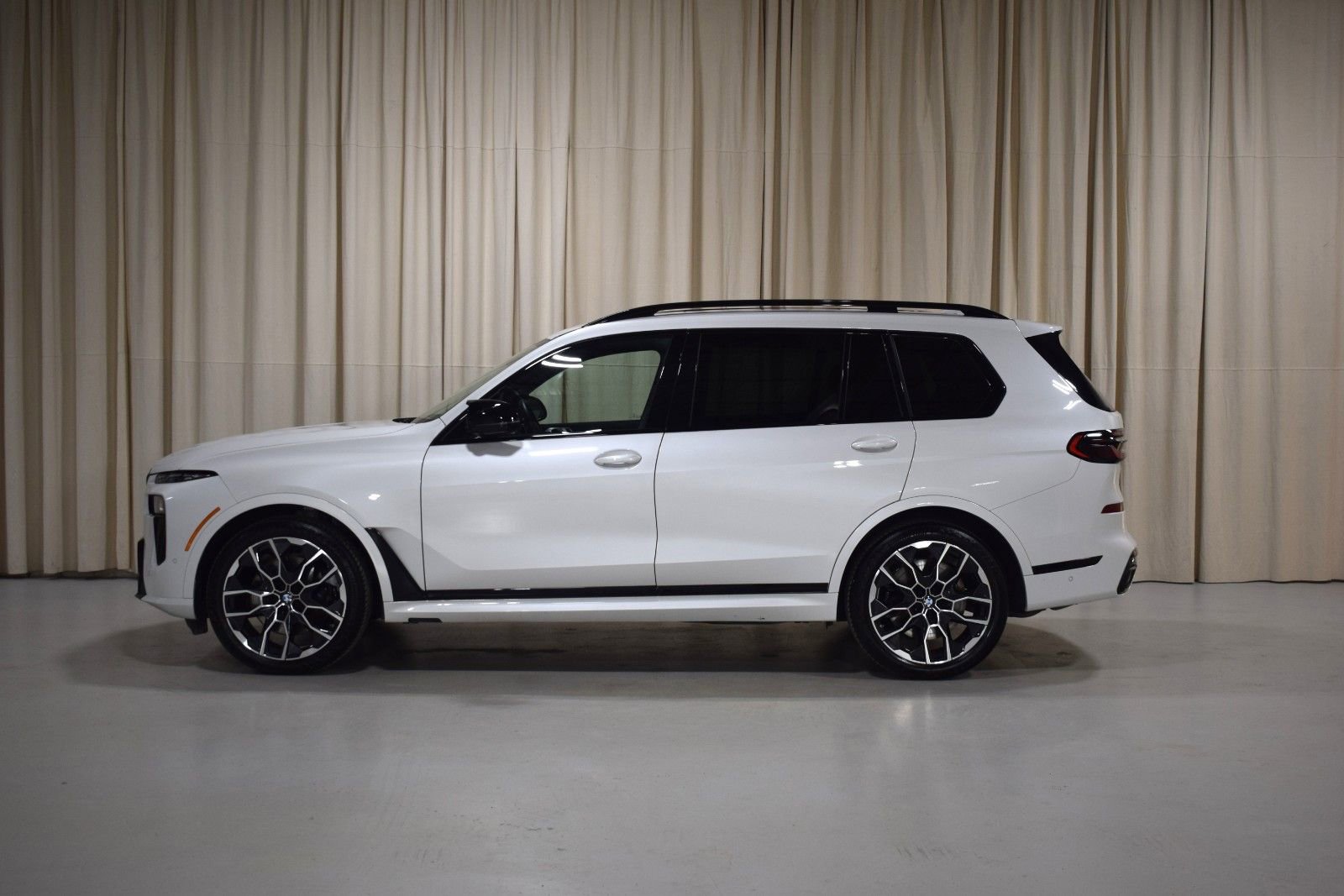 Used 2026 BMW X7 M60i image 4