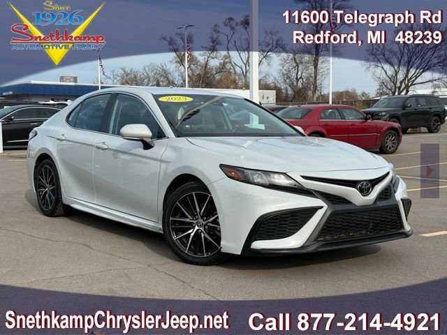 Used 2023 Toyota Camry SE FWD image 1