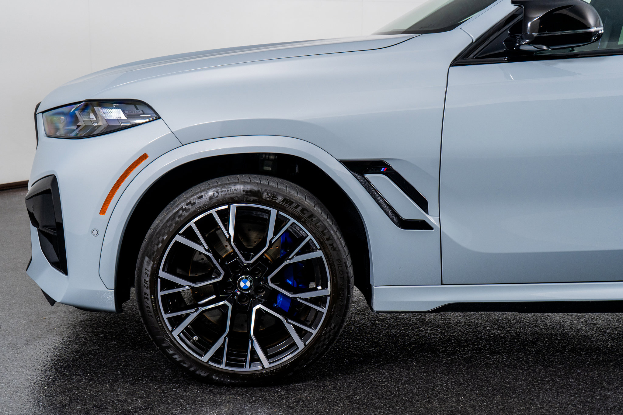 Used 2025 BMW X6 M Competition w/ Executive Package image 18