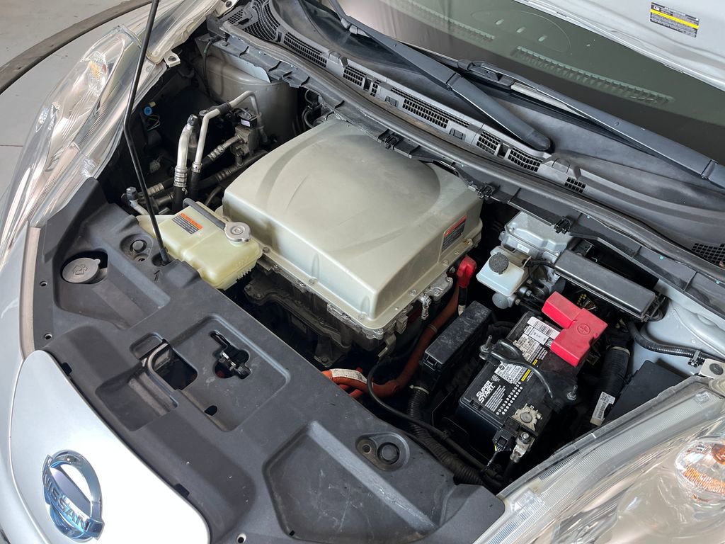 Used 2017 Nissan Leaf SV image 11