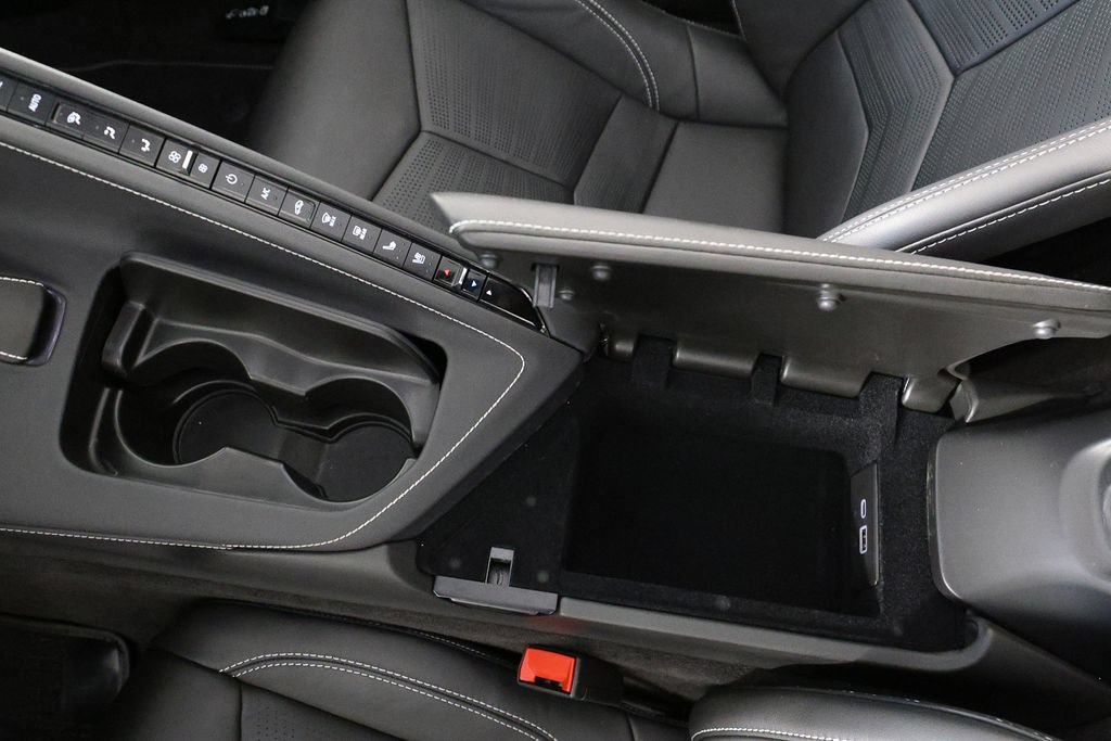 Used 2025 Chevrolet Corvette E-Ray w/ Stealth Interior Trim Package AWD/4WD image 33