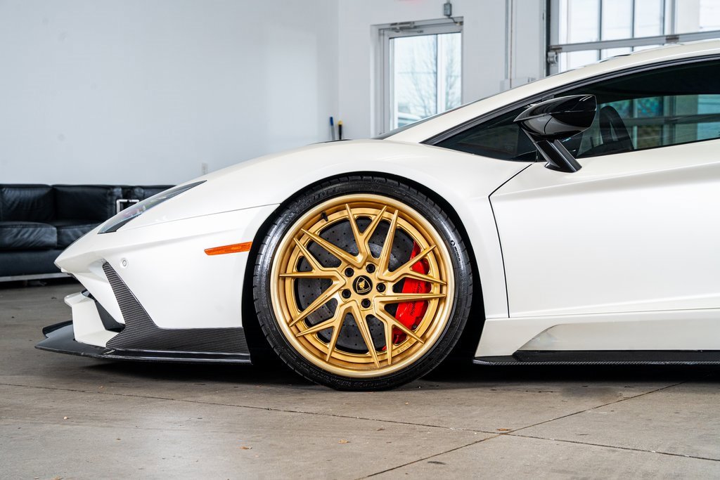 Used 2017 Lamborghini Aventador S image 9