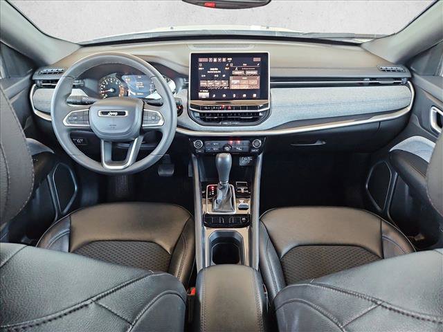 Used 2024 Jeep Compass Latitude AWD/4WD image 17