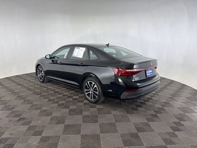 Used 2025 Volkswagen Jetta Sport image 9