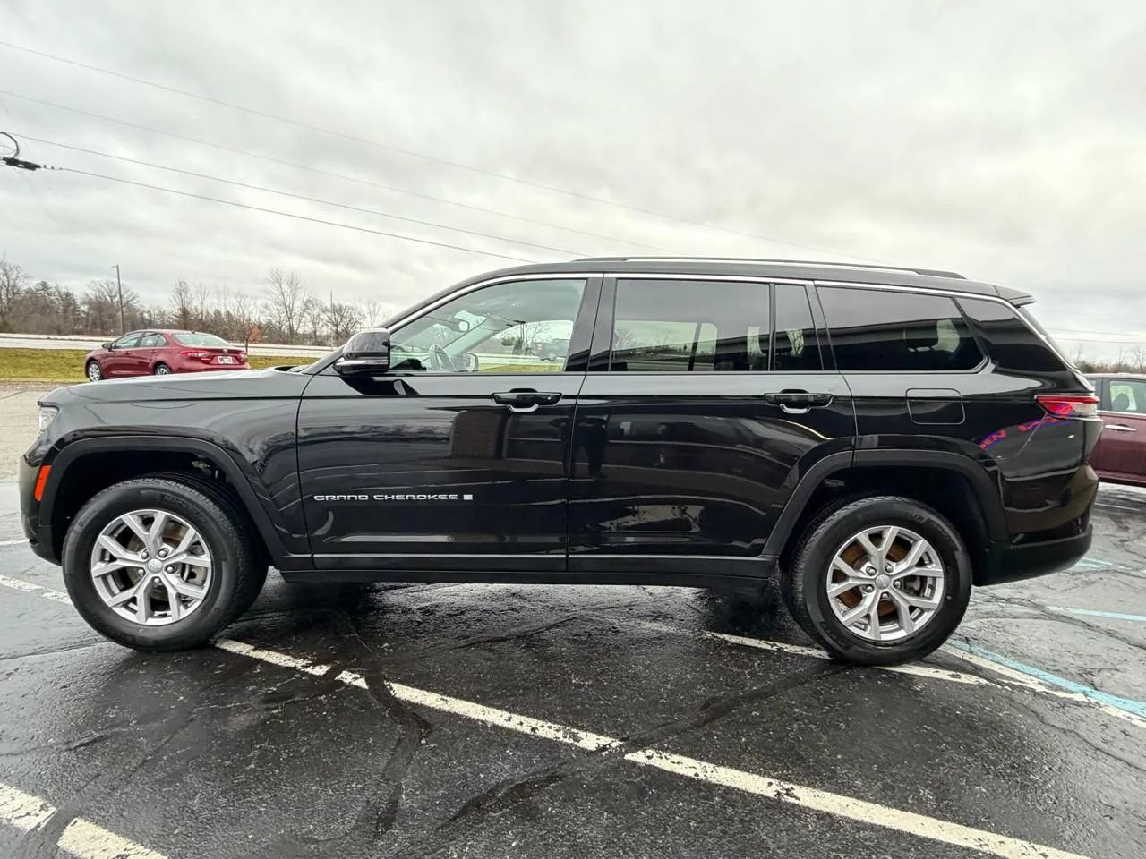 Used 2022 Jeep Grand Cherokee L Limited AWD/4WD image 2