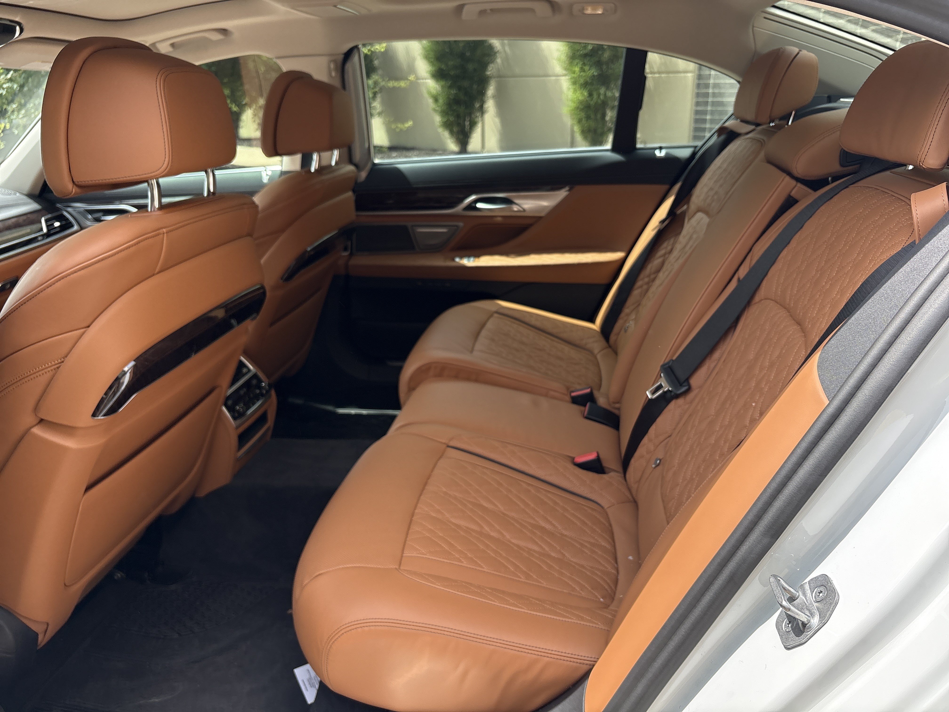 Used 2022 BMW 750i xDrive w/ Luxury Rear Seating Package AWD/4WD image 31