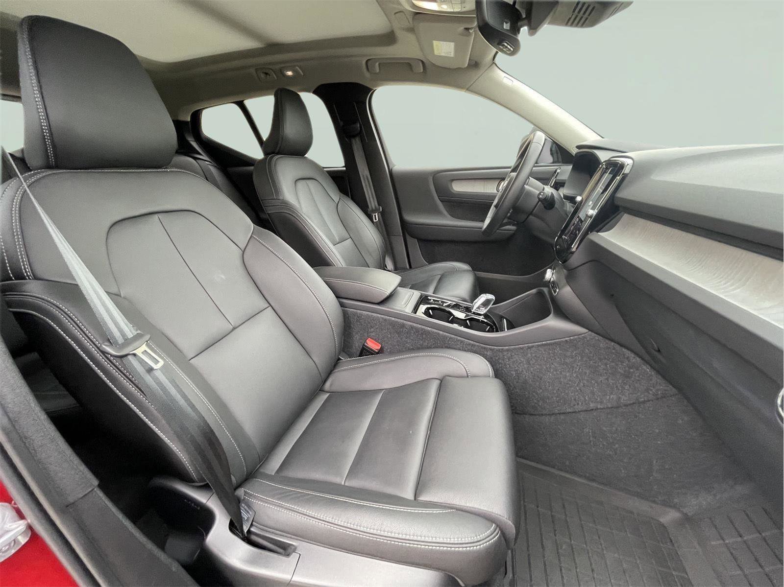 Used 2024 Volvo XC40 B5 Plus w/ Climate Package image 21