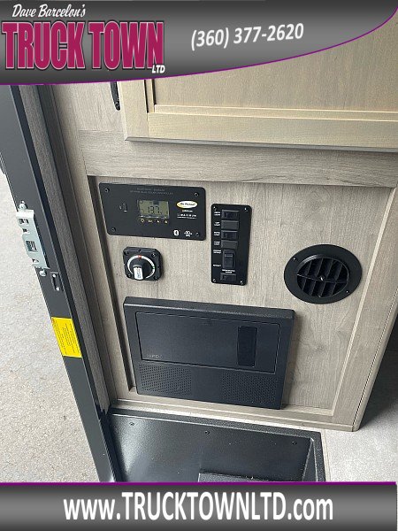 Used 2022 Ford E-450 and Econoline 450 Super Duty w/ Motorhome Prep Package RWD image 22