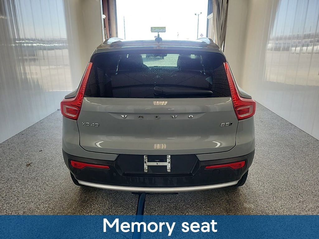 Used 2024 Volvo XC40 B5 Core image 4