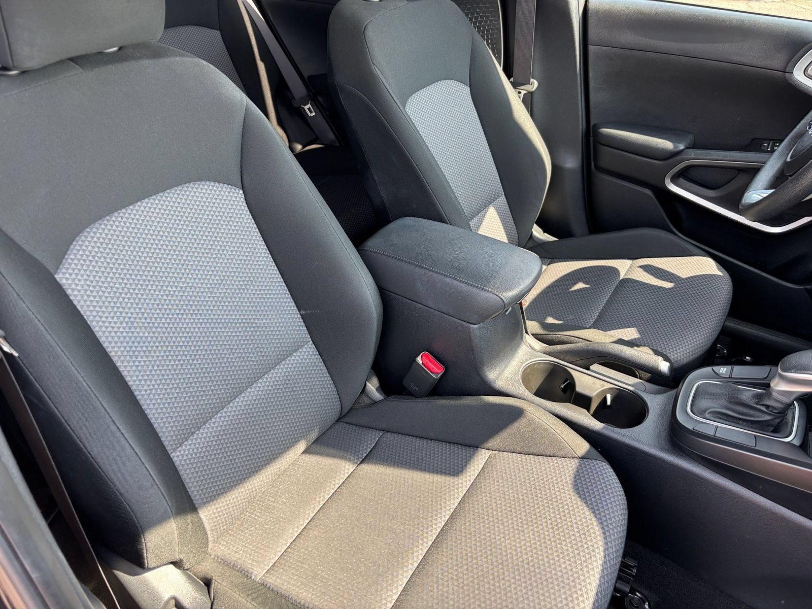 Used 2025 Kia Soul LX w/ LX Technology Package FWD image 29