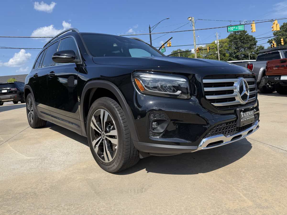 Used 2025 Mercedes-Benz GLB 250 image 4