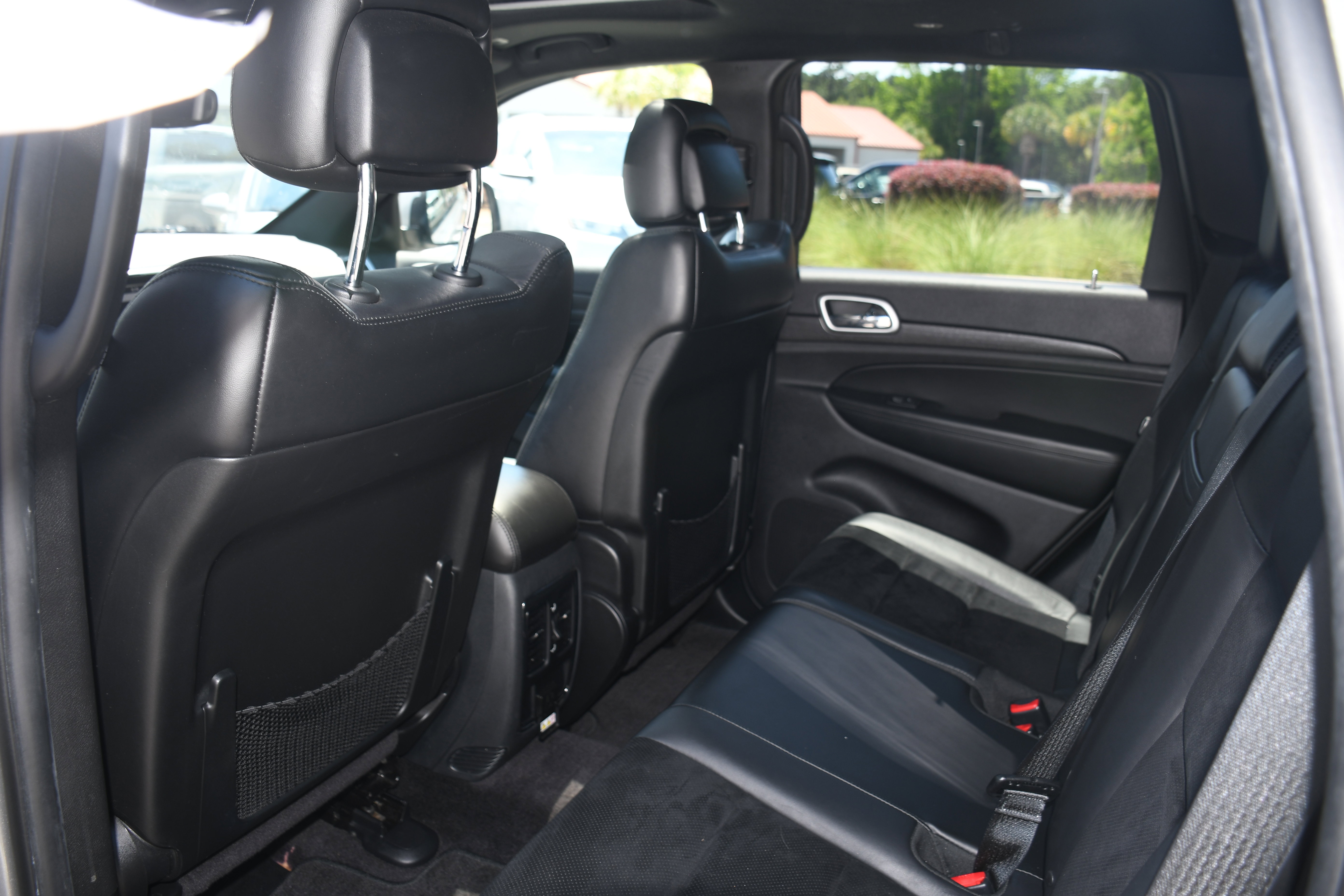 Used 2018 Jeep Grand Cherokee Altitude RWD image 16