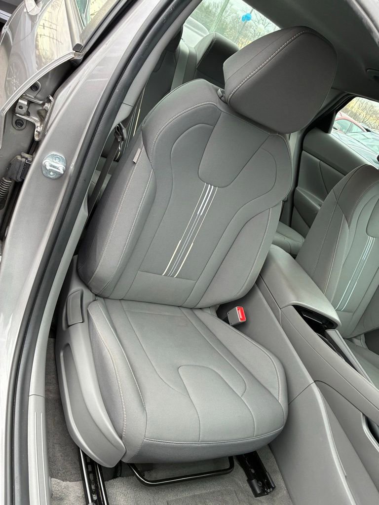 Used 2023 Hyundai Elantra SEL w/ Convenience Package FWD image 17