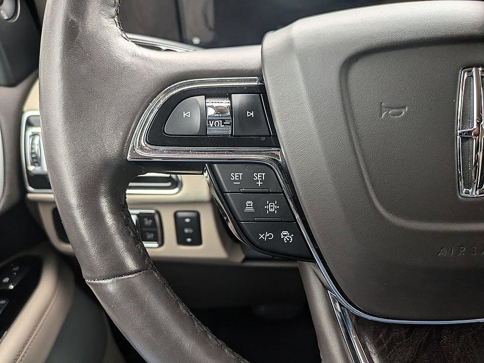 Used 2022 Lincoln Navigator Reserve AWD/4WD image 16