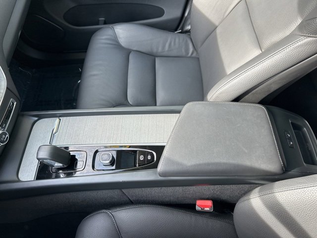 Certified 2025 Volvo XC60 B5 Plus image 26