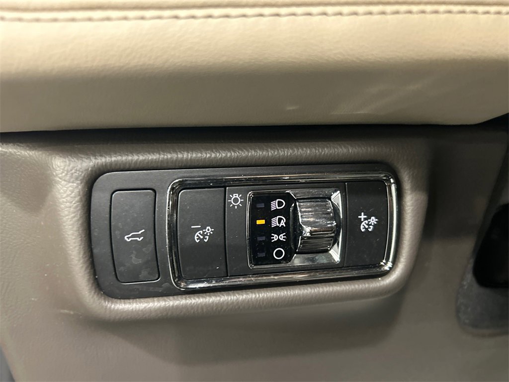 Used 2022 Lincoln Aviator AWD w/ Premium Package image 18