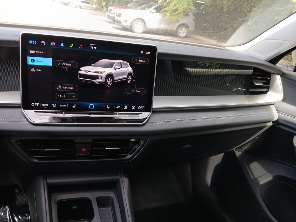 New 2025 Volkswagen Tiguan SE image 17