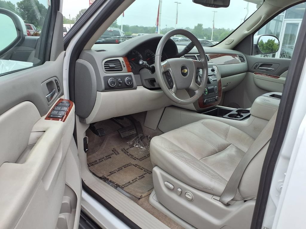 Used 2013 Chevrolet Tahoe LT w/ Luxury Package AWD/4WD image 7